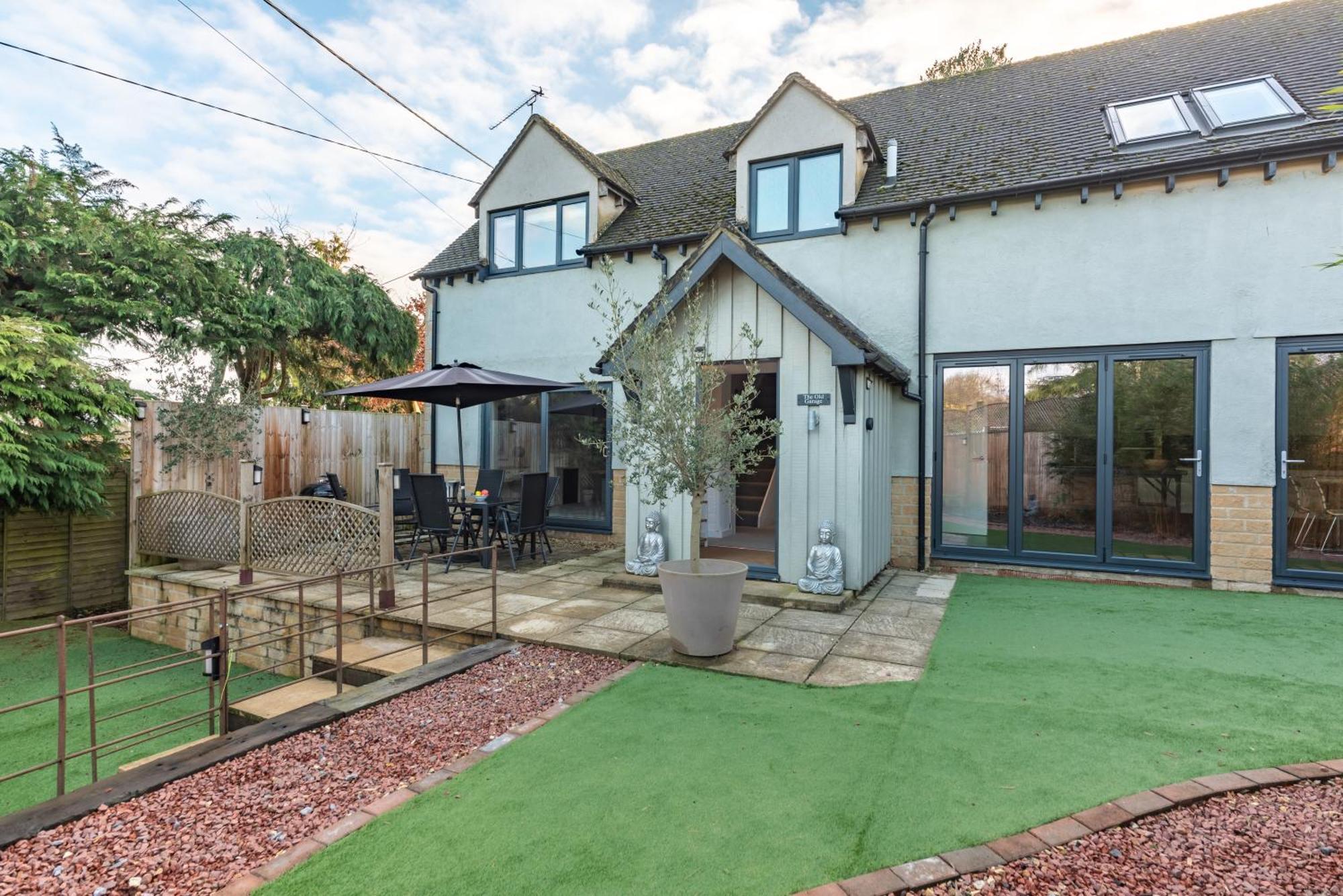 Cotswold Holiday Let With Hot Tub - The Old Garage Чиппинг-Нортон Экстерьер фото